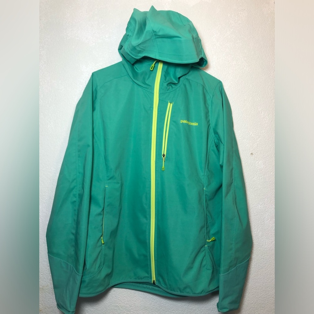 Patagonia Green Hooded Softshell Jacket with Yellow Accents - Picture 2 of 12